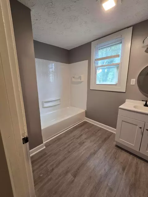 Bath - 28 Cameron Ave, Mansfield, OH 44902 photo 2 of 2