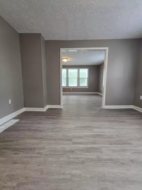 Living - 28 Cameron Ave, Mansfield, OH 44902 photo 5 of 6