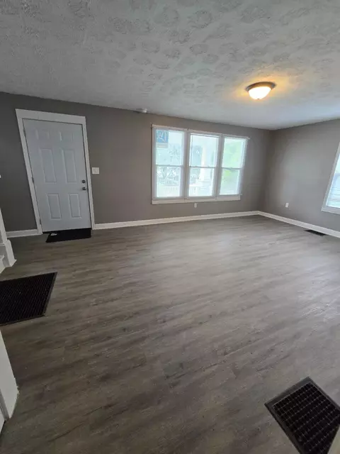 Living - 28 Cameron Ave, Mansfield, OH 44902 photo 1 of 6