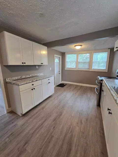 Kitchen - 28 Cameron Ave, Mansfield, OH 44902 photo 2 of 3