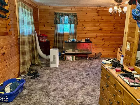 Bedroom - 102 Vine St E, Edison, OH 43320 photo 4 of 6