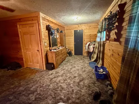Entry Way - 102 Vine St E, Edison, OH 43320 photo 4 of 5