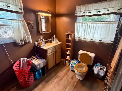 Bath - 102 Vine St E, Edison, OH 43320 photo 1 of 5
