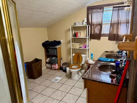 Bath - 102 Vine St E, Edison, OH 43320 photo 3 of 5