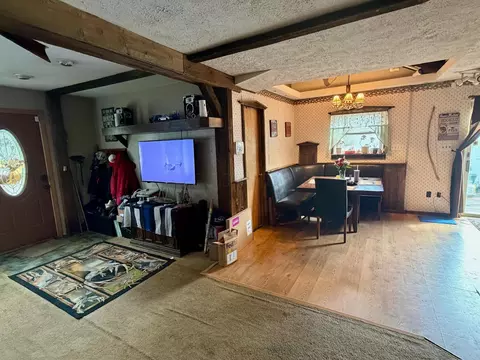 Entry Way - 102 Vine St E, Edison, OH 43320 photo 1 of 5