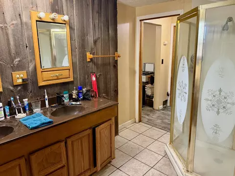 Bath - 102 Vine St E, Edison, OH 43320 photo 4 of 5
