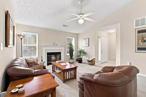 6675 Eagle Ridge Ln, Canal Winchester, OH 43110