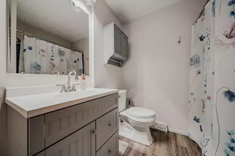 Bath - 8563 Seabright Dr, Powell, OH 43065 photo 1 of 3