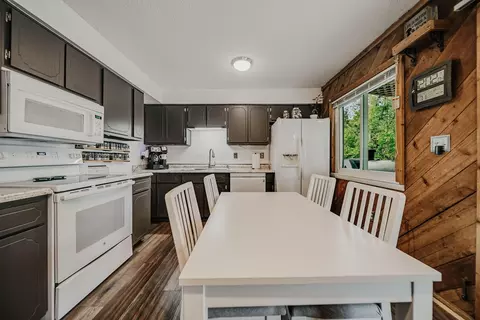 Kitchen - 8563 Seabright Dr, Powell, OH 43065 photo 2 of 3