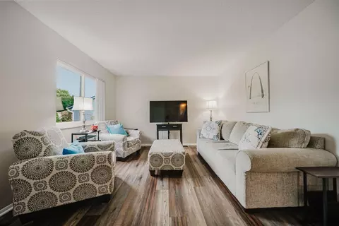 Living - 8563 Seabright Dr, Powell, OH 43065 photo 2 of 2