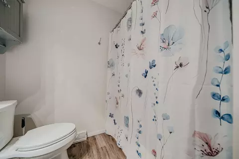 Bath - 8563 Seabright Dr, Powell, OH 43065 photo 2 of 3