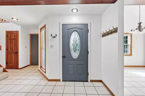 Entry Way - 20372 Catherine Blvd, Circleville, OH 43113 photo 1 of 3