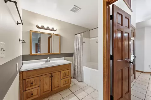 Bath - 20372 Catherine Blvd, Circleville, OH 43113 photo 1 of 4