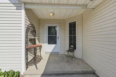 Exterior - 20372 Catherine Blvd, Circleville, OH 43113 photo 3 of 5