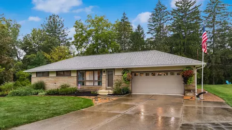 2403 Center Dr, Zanesville, OH 43701