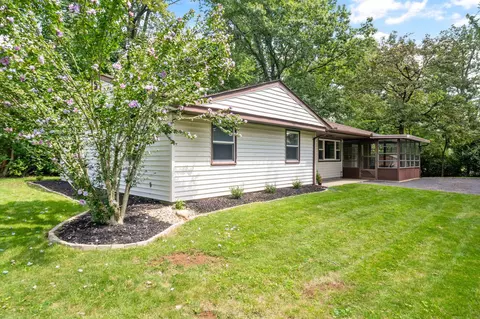 2255 Cherokee Dr, London, OH 43140
