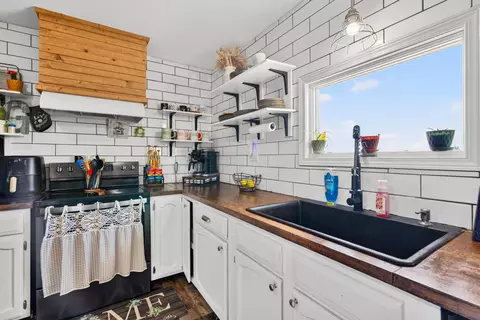 Kitchen - 27508 Kime Holderman Rd, Circleville, OH 43113 photo 5 of 5