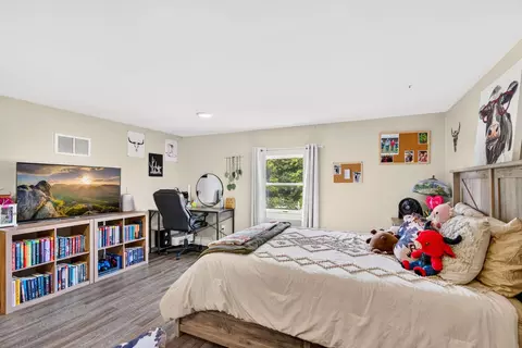 Bedroom - 27508 Kime Holderman Rd, Circleville, OH 43113 photo 6 of 10