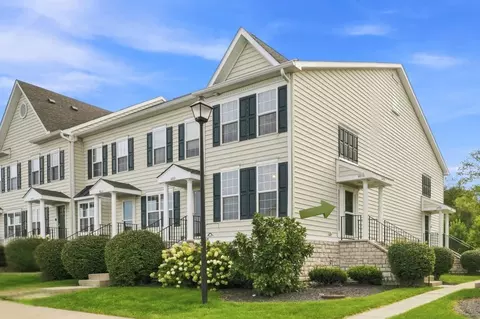 6058 Phar Lap Dr #17, New Albany, OH 43054