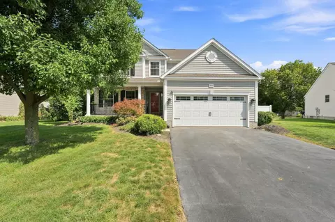 3100 Weeping Spruce Dr, Grove City, OH 43123