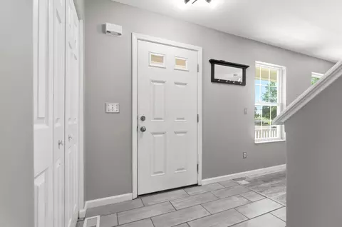 Entry Way - 540 Westview Ter, Lithopolis, OH 43136 photo 2 of 5