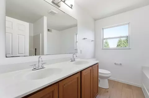 Bath - 540 Westview Ter, Lithopolis, OH 43136 photo 2 of 5