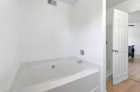 Bath - 540 Westview Ter, Lithopolis, OH 43136 photo 3 of 5