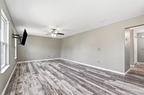 Living - 540 Westview Ter, Lithopolis, OH 43136 photo 4 of 7