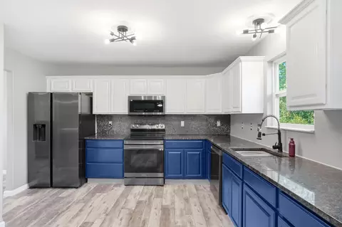Kitchen - 540 Westview Ter, Lithopolis, OH 43136 photo 2 of 4