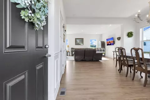 Entry Way - 1193 Cunningham Ave, Pataskala, OH 43062 photo 1 of 6