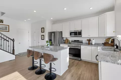 Kitchen - 1193 Cunningham Ave, Pataskala, OH 43062 photo 4 of 7