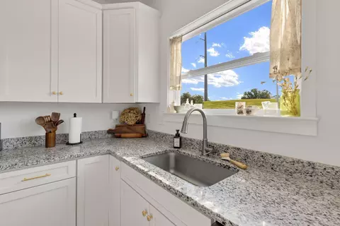 Kitchen - 1193 Cunningham Ave, Pataskala, OH 43062 photo 5 of 7