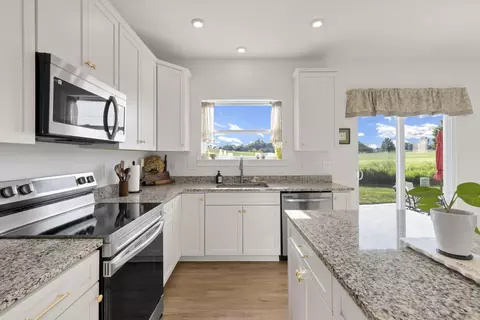 Kitchen - 1193 Cunningham Ave, Pataskala, OH 43062 photo 3 of 7