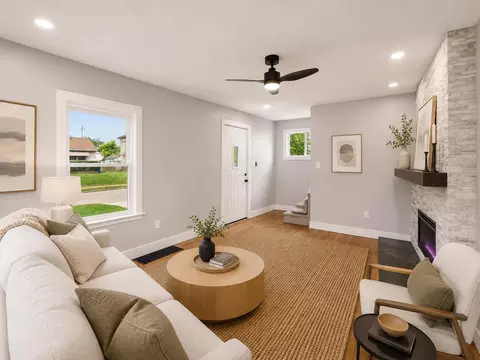 Living - 669 E Mithoff St, Columbus, OH 43206 photo 1 of 7