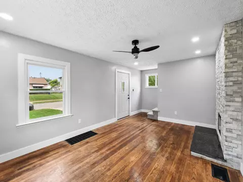 Living - 669 E Mithoff St, Columbus, OH 43206 photo 3 of 7