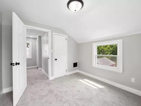 Bedroom - 669 E Mithoff St, Columbus, OH 43206 photo 4 of 8