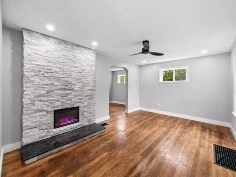 Living - 669 E Mithoff St, Columbus, OH 43206 photo 5 of 7