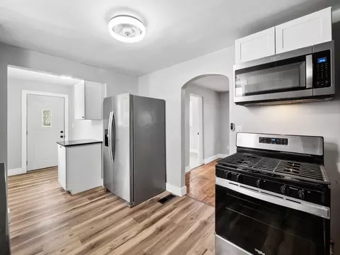 Kitchen - 669 E Mithoff St, Columbus, OH 43206 photo 2 of 3