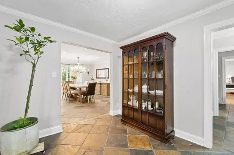 Entry Way - 392 Rhoads Ave, Columbus, OH 43205 photo 2 of 5