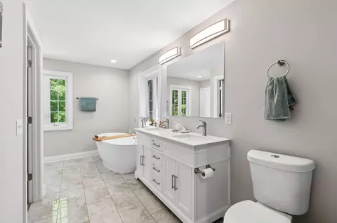 Bath - 392 Rhoads Ave, Columbus, OH 43205 photo 6 of 8