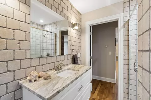 Bath - 392 Rhoads Ave, Columbus, OH 43205 photo 2 of 8