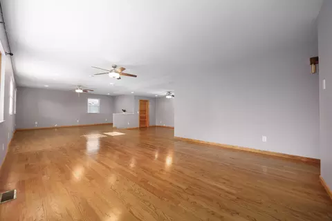 Living - 11264 Lakeview Dr, Orient, OH 43146 photo 2 of 6