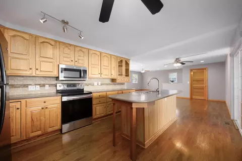 Kitchen - 11264 Lakeview Dr, Orient, OH 43146 photo 1 of 3