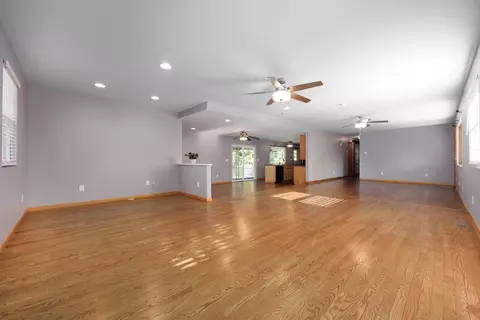 Living - 11264 Lakeview Dr, Orient, OH 43146 photo 3 of 6