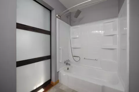 Bath - 11264 Lakeview Dr, Orient, OH 43146 photo 2 of 4