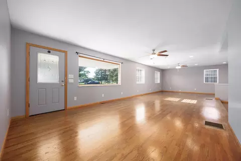 Living - 11264 Lakeview Dr, Orient, OH 43146 photo 1 of 6