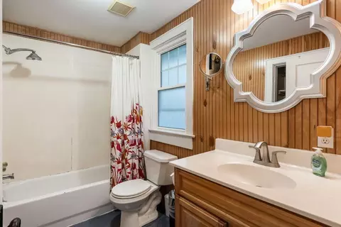 Bath - 570 E Weber Rd, Columbus, OH 43202 photo 3 of 4