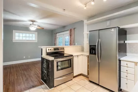 Kitchen - 570 E Weber Rd, Columbus, OH 43202 photo 2 of 3