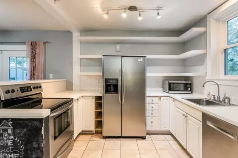 Kitchen - 570 E Weber Rd, Columbus, OH 43202 photo 1 of 3