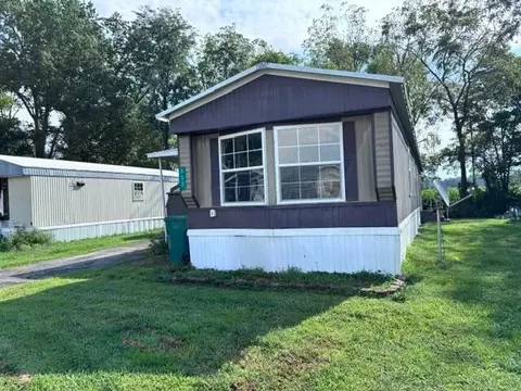 Exterior - 333 Greenbriar Ln E, Hebron, OH 43025 photo 1 of 4